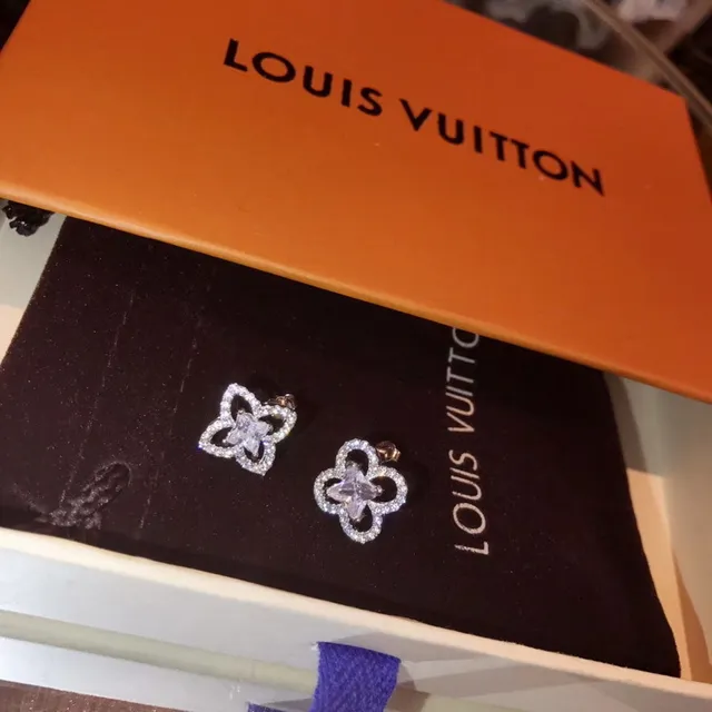 Louis Vuitton Flower-Shaped Pavé Crystal Stud Earrings 9