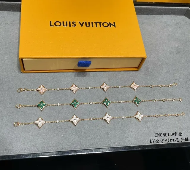 Louis Vuitton Four-Flower Quatrefoil Enamel and Mother-of-Pearl Bracelet 3