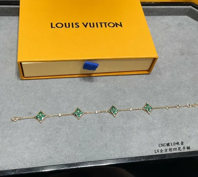 Louis Vuitton Four-Flower Quatrefoil Enamel and Mother-of-Pearl Bracelet 4