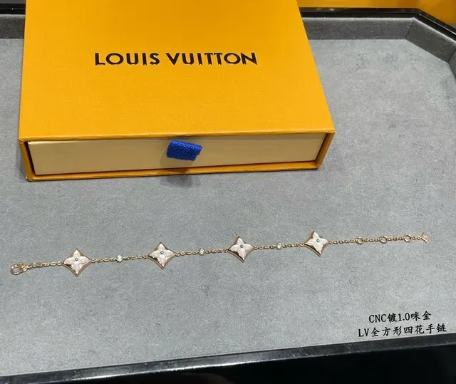 Louis Vuitton Four-Flower Quatrefoil Enamel and Mother-of-Pearl Bracelet 5