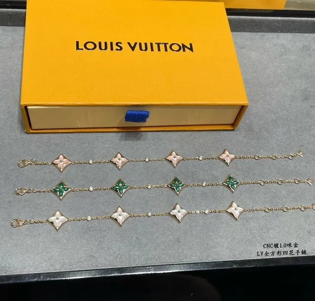 Louis Vuitton Four-Flower Quatrefoil Enamel and Mother-of-Pearl Bracelet 8