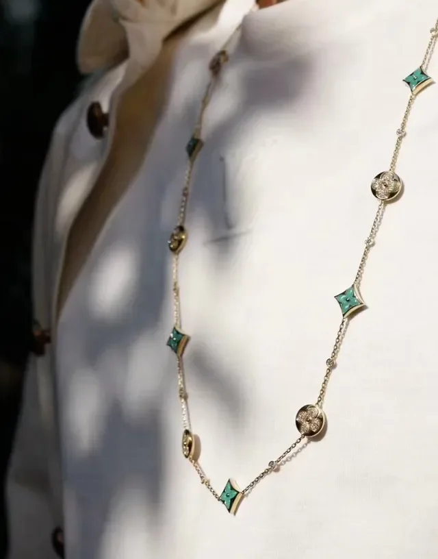 Louis Vuitton Gold Blue Chain Turquoise Enamel Quatrefoils Necklace 10