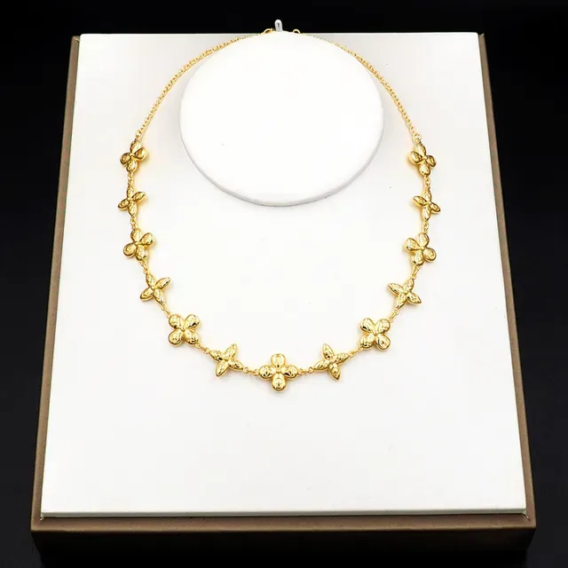 Louis Vuitton Gold Chain Four-Petal Floral Motifs Necklace 6