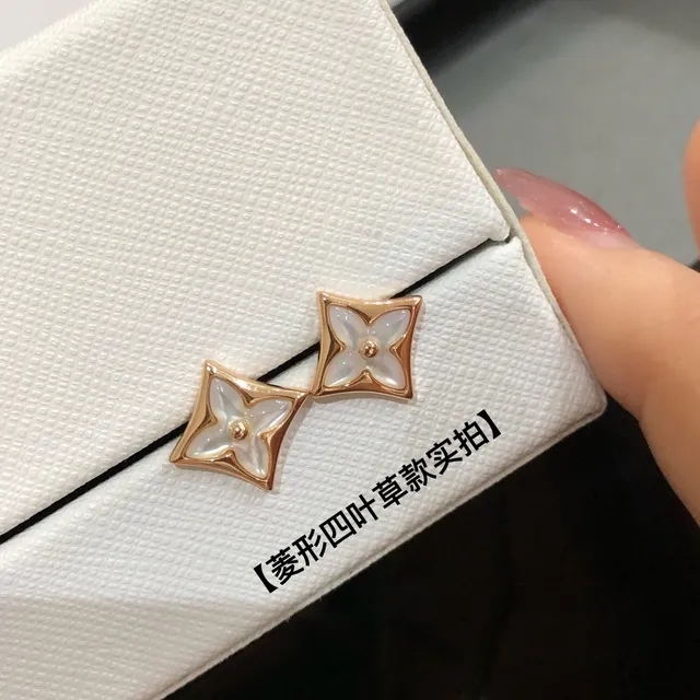 Louis Vuitton Gold White Four-Leaf Clover Motif Mother-of-Pearl Inlay Earrings 7