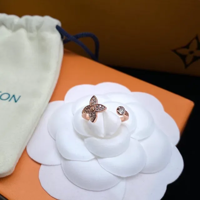 Louis Vuitton Gold White Open-Shank Quatrefoil Monogram Motif Ring 3