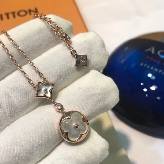 Louis Vuitton Gold White Rose Mother-of-Pearl Necklace 3