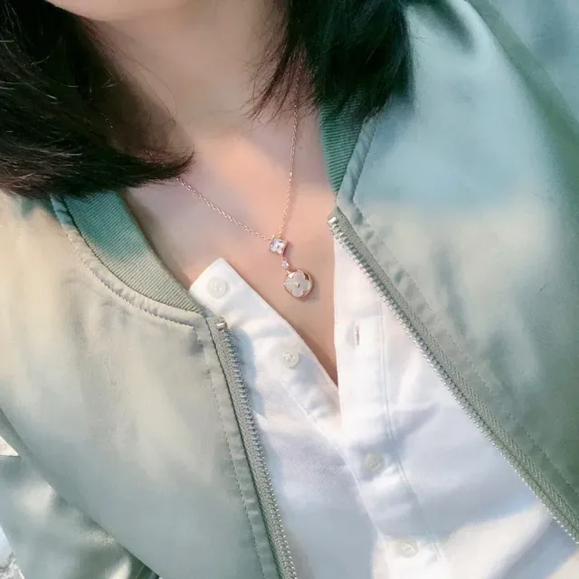 Louis Vuitton Gold White Rose Mother-of-Pearl Necklace 4