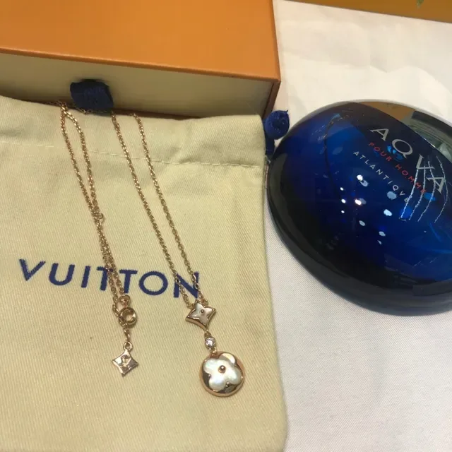 Louis Vuitton Gold White Rose Mother-of-Pearl Necklace 5