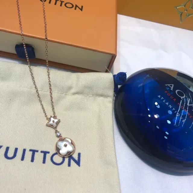 Louis Vuitton Gold White Rose Mother-of-Pearl Necklace 7