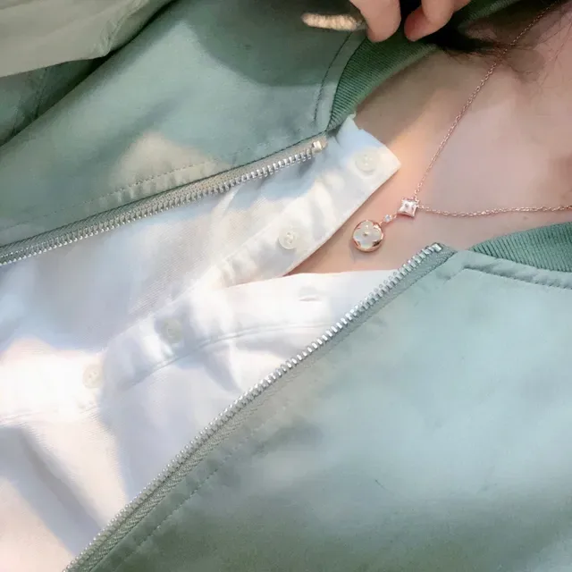 Louis Vuitton Gold White Rose Mother-of-Pearl Necklace 8