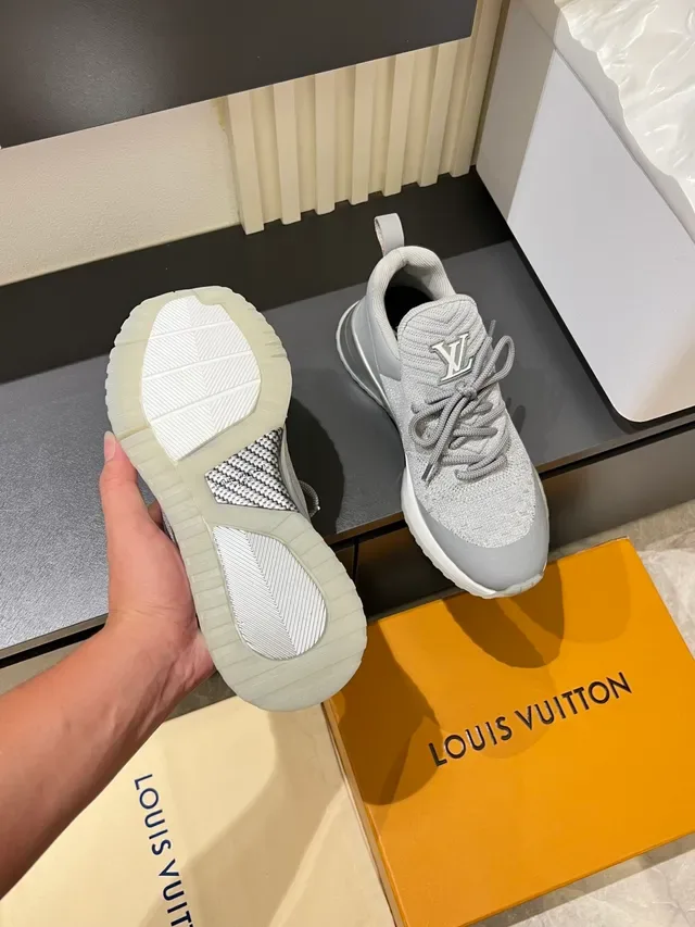 Louis Vuitton ধূসর সাদা নিট উপর স্কাল্প্টেড মিডসোল লাইফস্টাইল স্নিকার 4
