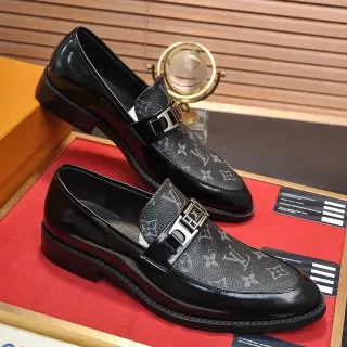 Louis Vuitton Horsebit Loafer काला मोनोग्राम पैटेंट लेदर लूफर