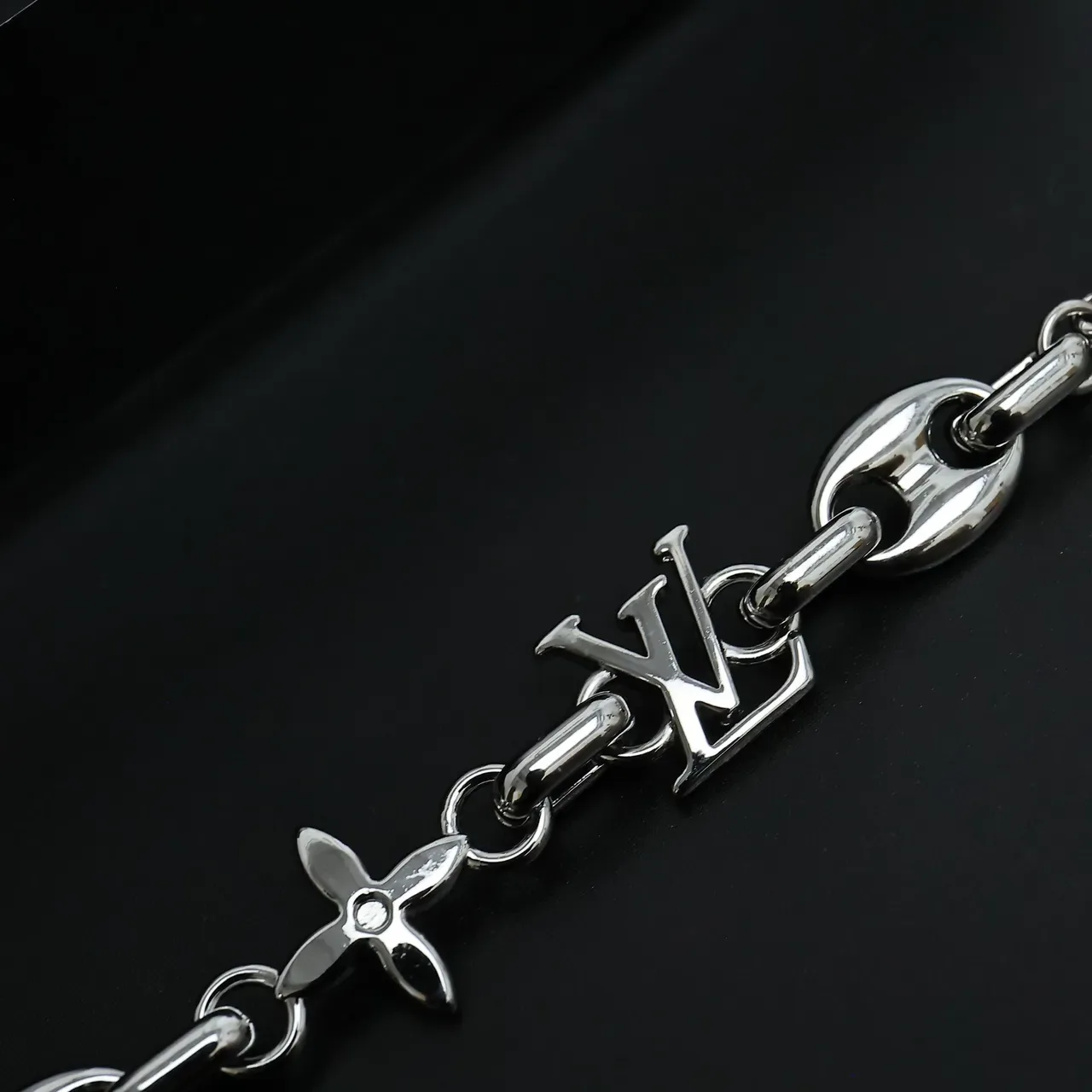 Louis Vuitton Iconic Chain Silver Metal Construction Necklace 8