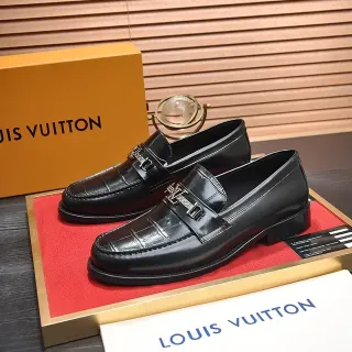 Louis Vuitton काला क्रॉक-एम्बॉस्ड चमड़ा LV लॉगो बकल लॉफर