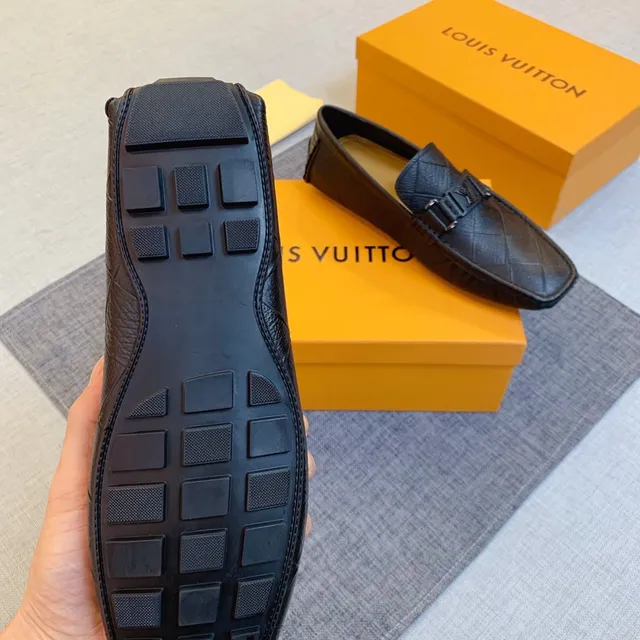 Louis Vuitton Mocassim Preto Quiltado Costurado Diamante Couro Metal Fivela LV Mocassim 3