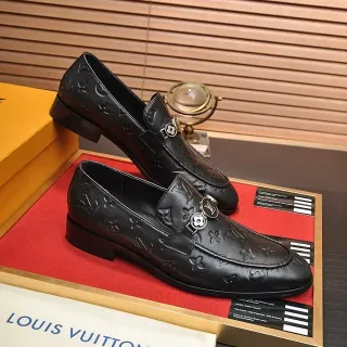Louis Vuitton काला चांदी Monogram-Embossed चमड़ा मेटल LV बकल लोफर