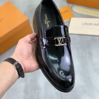 लुई विटन LV लूफर काला पैटेंट लेदर