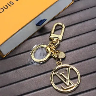 لويس فيتون LV المونوغرام ذهبي اللون سلسلة المفاتيح سوارة