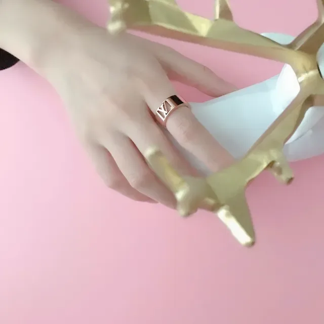 Louis Vuitton LV Bague Doré Argenté Large Bande Découpe Monogramme 3