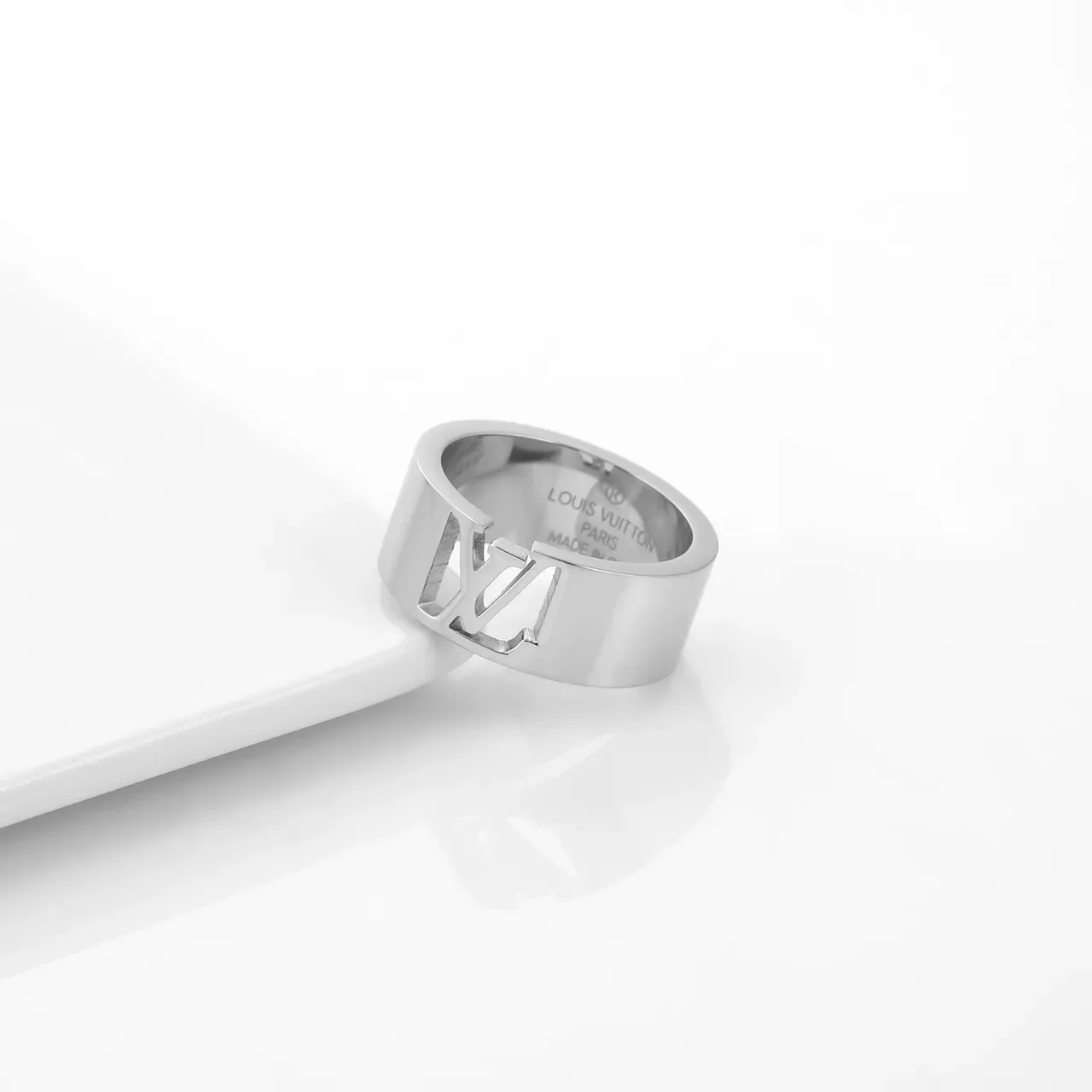 Louis Vuitton LV Bague Doré Argenté Large Bande Découpe Monogramme 5
