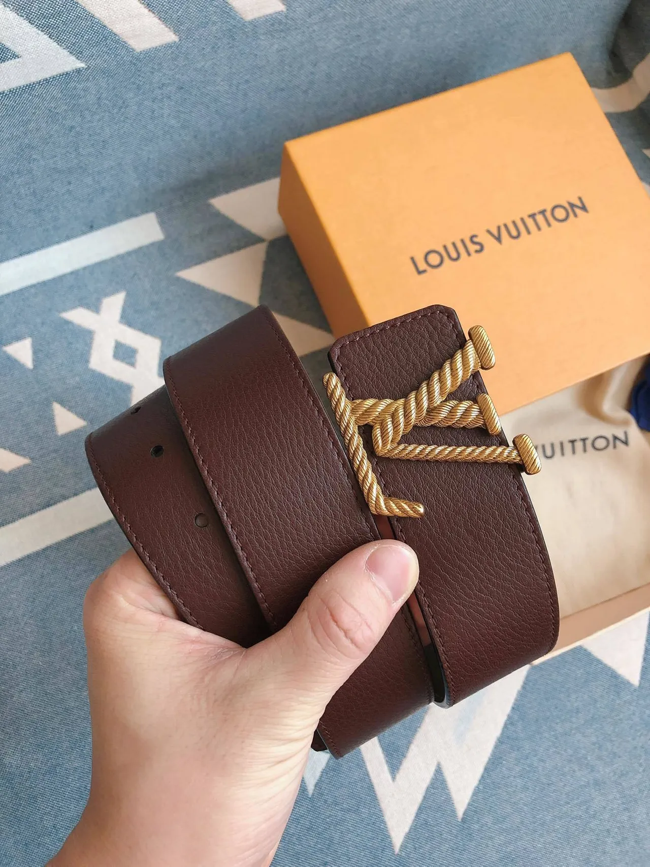 Louis Vuitton LV Rope حزام جلد بني ذهبي مع كلاسب مونوغرام مقشر 9
