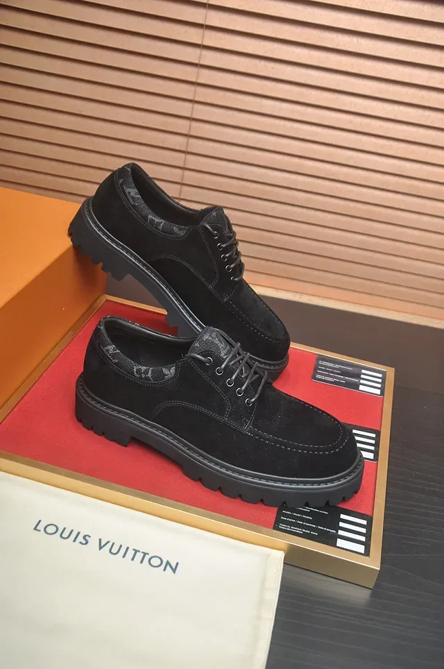Louis Vuitton LV Trail أحذية دربي سوداء سويد 4