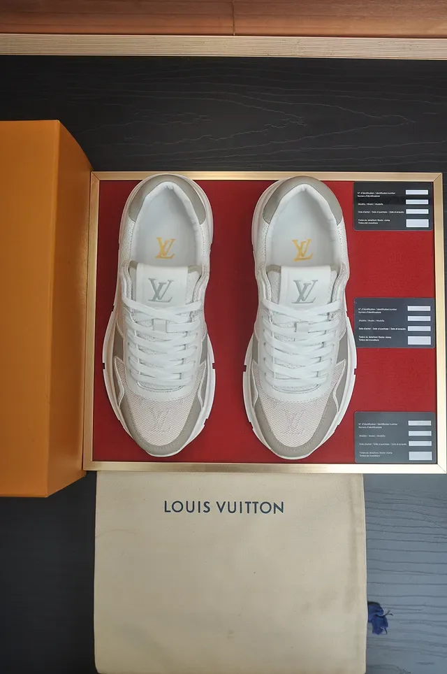 Louis Vuitton LV Trainer Sneakers Chunky Beige Blanc Matière Mesh Layered et Panneaux Aspect Suède 5