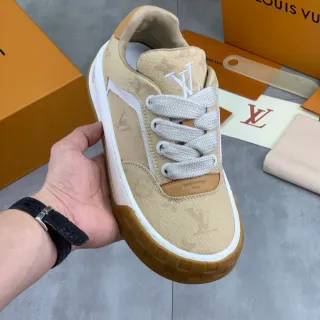 Louis Vuitton LV Trainer Beige y Blanco Lona con Monograma Suela de Goma Lifestyle Sneakers