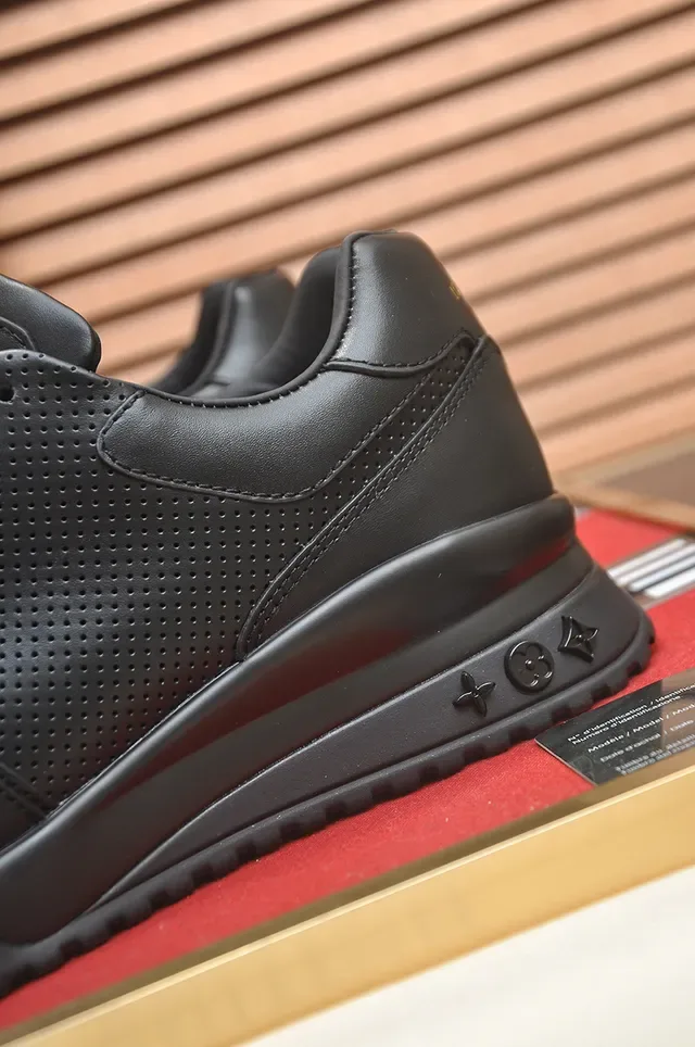 Louis Vuitton LV Trainer কালো পারফোরেটেড লেদার আপার স্কাল্প্টেড রাবার সোল লাইফস্টাইল স্নিকার্স 2