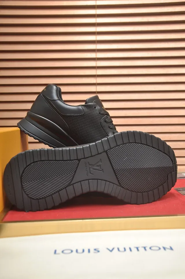 Louis Vuitton LV Trainer কালো পারফোরেটেড লেদার আপার স্কাল্প্টেড রাবার সোল লাইফস্টাইল স্নিকার্স 3