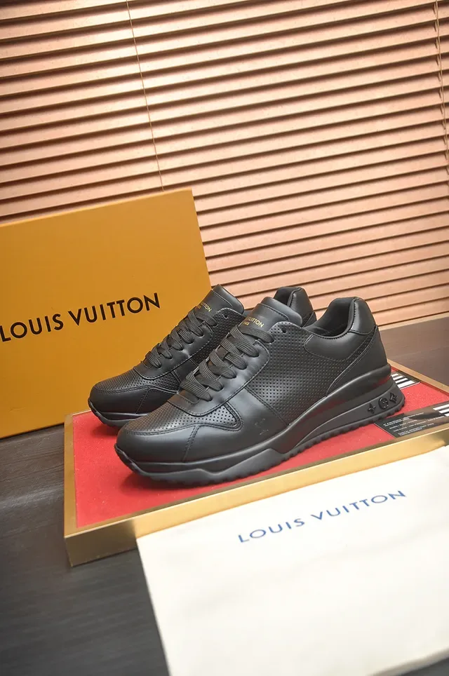 Louis Vuitton LV Trainer কালো পারফোরেটেড লেদার আপার স্কাল্প্টেড রাবার সোল লাইফস্টাইল স্নিকার্স 4