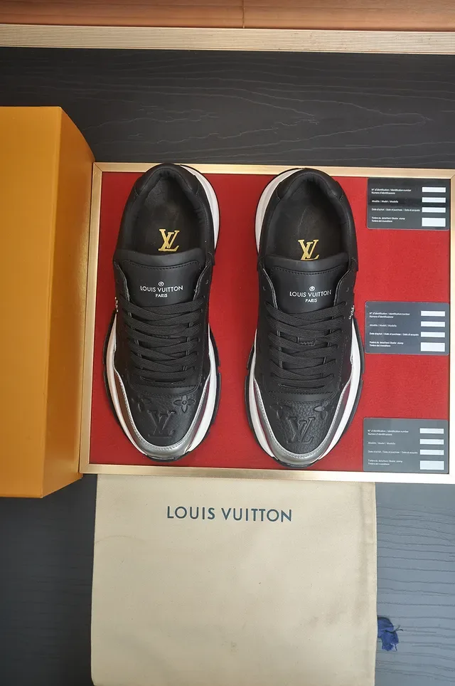 Louis Vuitton LV Trainer Chaussures Lifestyle Noir Argent Monogram Cuir Accents Métalliques 5