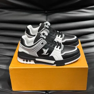 Louis Vuitton LV Trainer Zapatillas Lifestyle Negro Blanco Construcción de Cuero de Múltiples Paneles Acento Logo Monograma