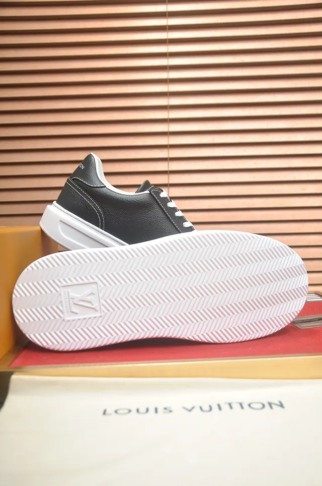 Louis Vuitton LV Trainer Black White Pebbled Leather Upper Contrast Stitching Lifestyle Sneakers 3