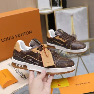 লুইস ভিটন LV Trainer ব্রাউন বেইজ মনোগ্রাম ক্যানভাস ট্যান লেদার ওভারলে লাইফস্টাইল স্নিকার