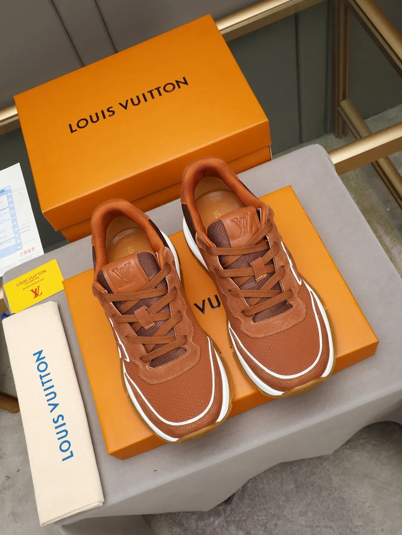Louis Vuitton LV Trainer Chaussures Lifestyle Marron Blanc Perforé Daim Supérieur Oversized Monogram Logo 2