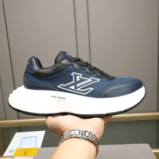 لويس فويتون LV Trainer أحذية رياضية نافي بلاك ميش وجلد علوي مفرط الحجم شعار مونوغرام كبير