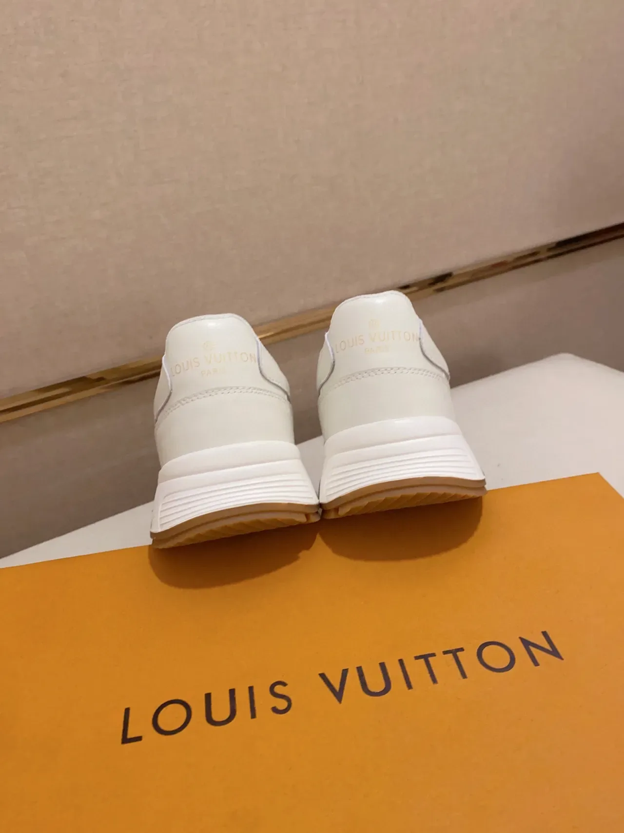路易威登 LV Trainer 白米色 绗缝棋盘格皮革 金色标志 生活方式运动鞋 3