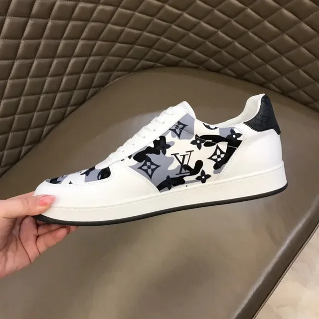 لويس فتون LV Trainer أبيض وأسود منخفض الارتفاع مطبوع كاموفلاج ستايل حياة 3
