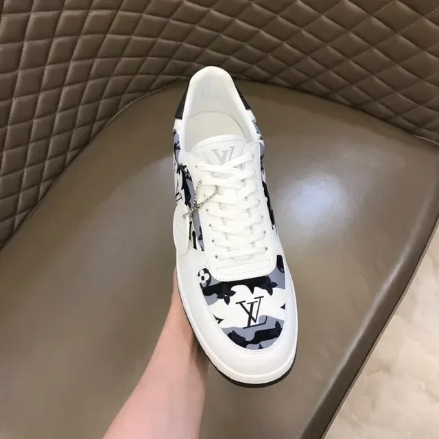 لويس فتون LV Trainer أبيض وأسود منخفض الارتفاع مطبوع كاموفلاج ستايل حياة 4