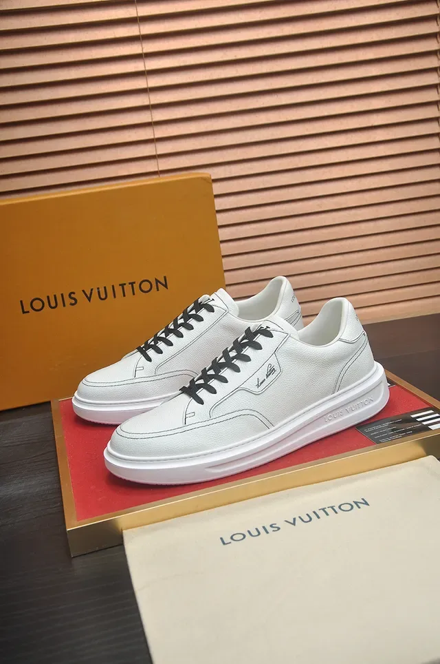 Louis Vuitton LV Trainer Blanc et Noir Cuir Texturé Lacets Contraste Sneakers Lifestyle 4