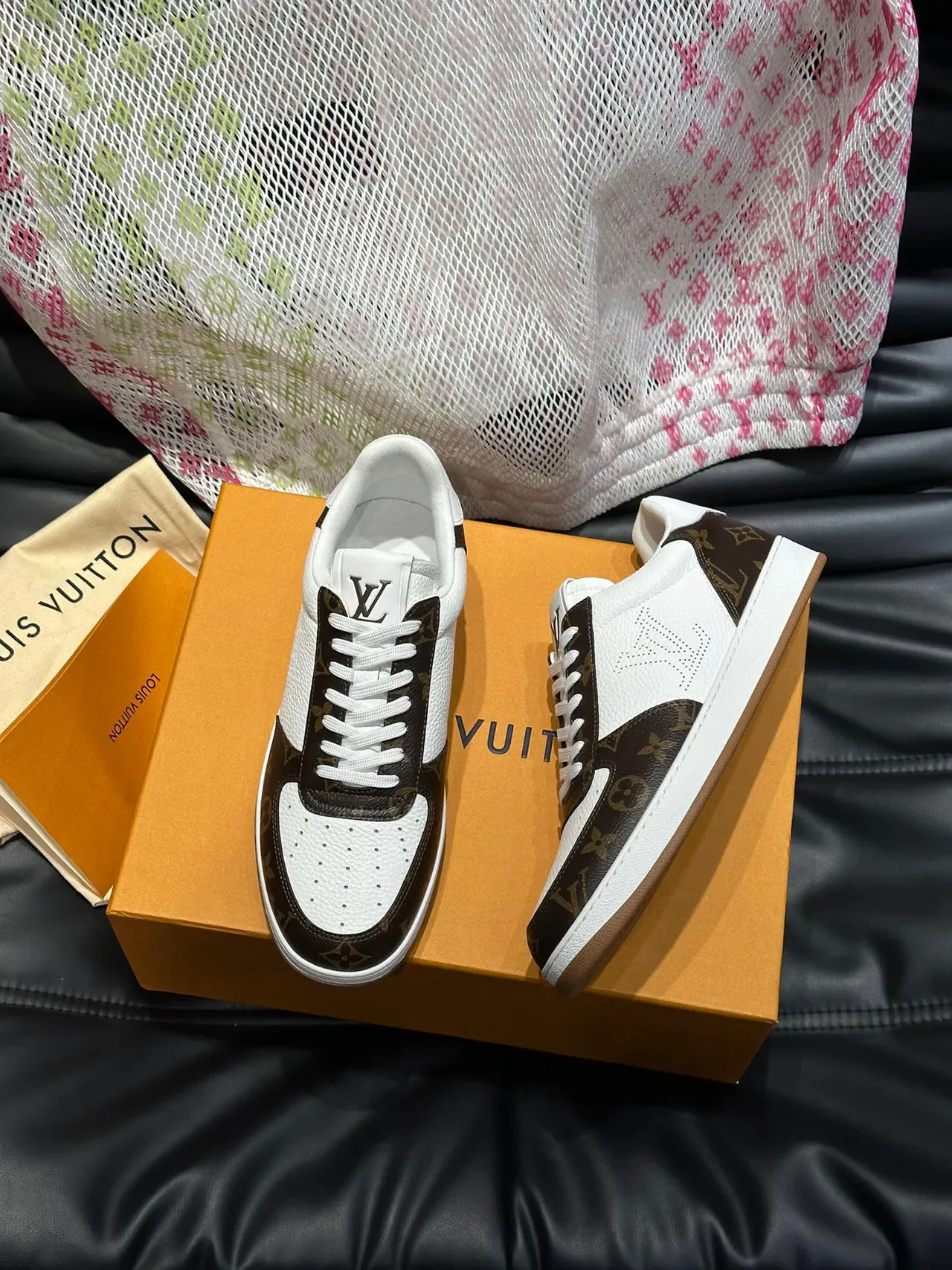 Louis Vuitton LV Trainer Sneakers Lifestyle Blanc et Marron Cuir Perforé Panneaux Canvas Monogram 3