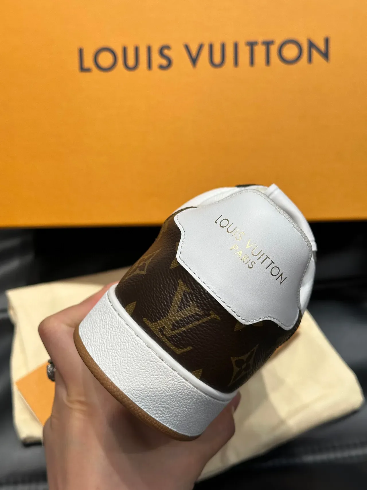 Louis Vuitton LV Trainer Sneakers Lifestyle Blanc et Marron Cuir Perforé Panneaux Canvas Monogram 8