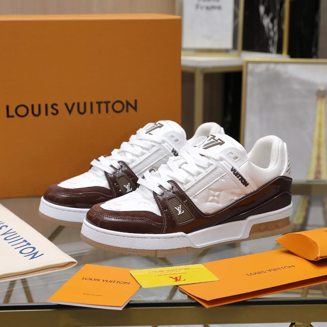 Louis Vuitton LV Trainer Blanc Marron Quilté Monogram Cuir Brillant Patent Sangle Lifestyle Sneakers 2