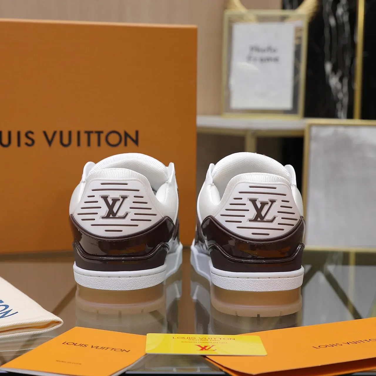 Louis Vuitton LV Trainer Blanc Marron Quilté Monogram Cuir Brillant Patent Sangle Lifestyle Sneakers 4