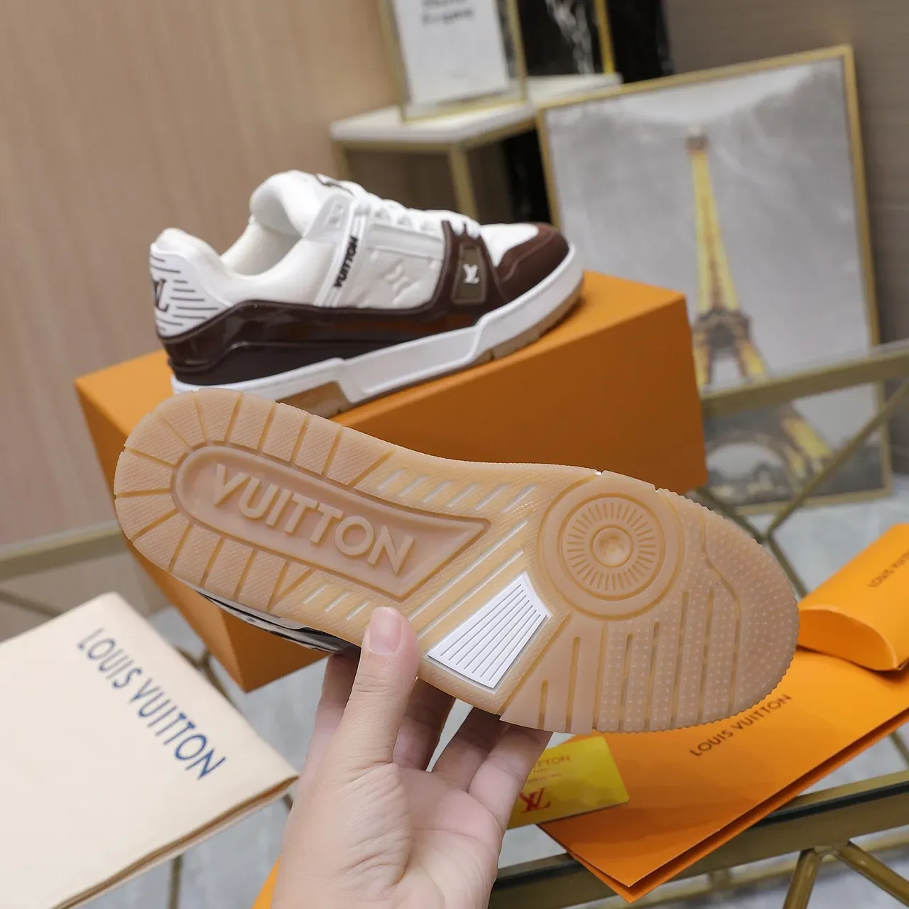 Louis Vuitton LV Trainer Blanc Marron Quilté Monogram Cuir Brillant Patent Sangle Lifestyle Sneakers 5