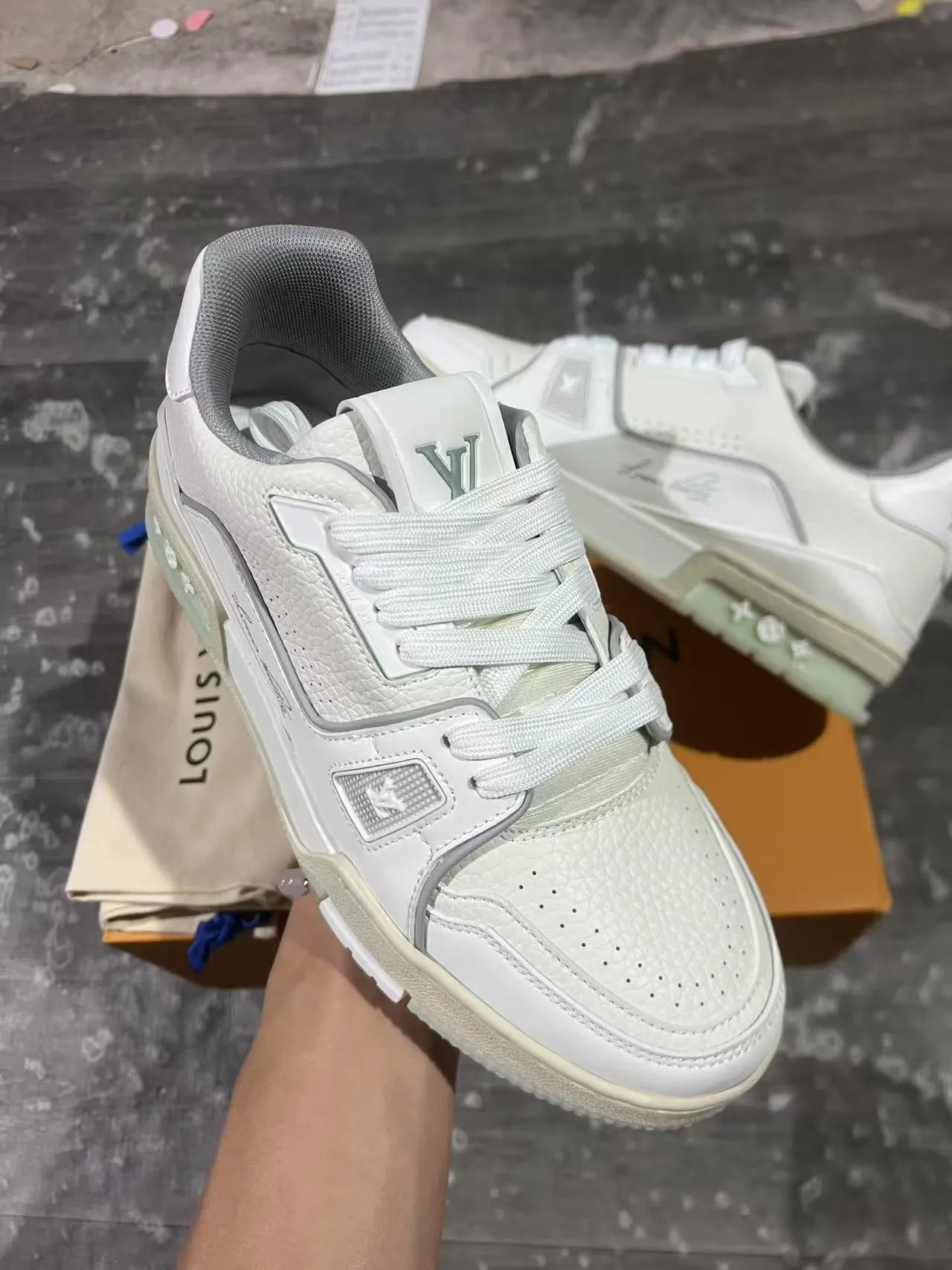 Louis Vuitton LV Trainer White Green Layered Leather And Synthetic Upper Cursive Signature Detail Lifestyle Sneakers 2