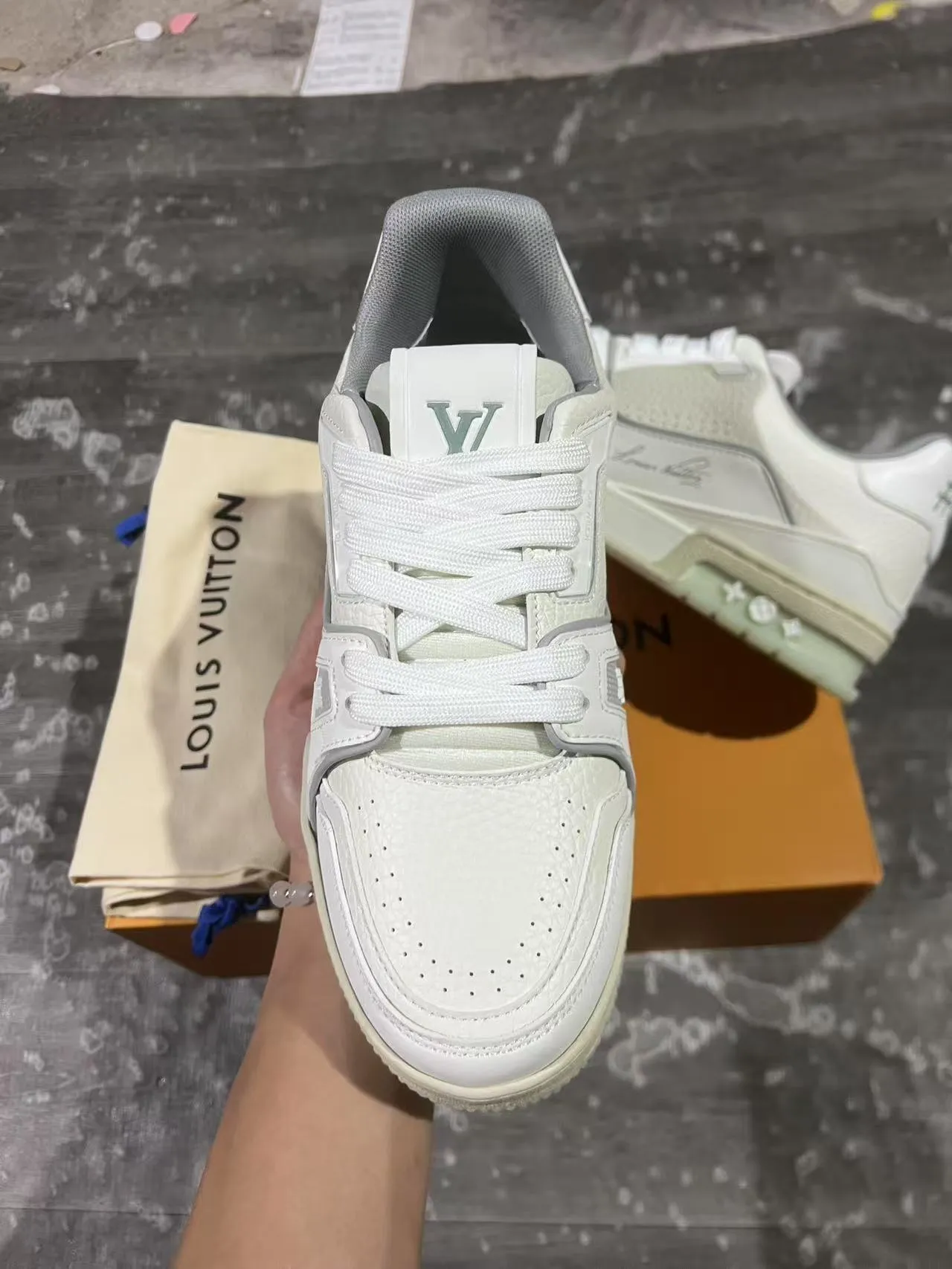 Louis Vuitton LV Trainer White Green Layered Leather And Synthetic Upper Cursive Signature Detail Lifestyle Sneakers 3