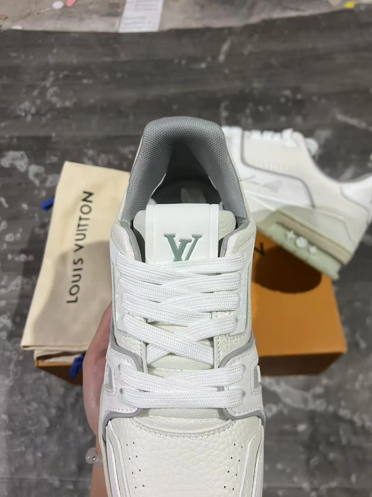 Louis Vuitton LV Trainer White Green Layered Leather And Synthetic Upper Cursive Signature Detail Lifestyle Sneakers 4