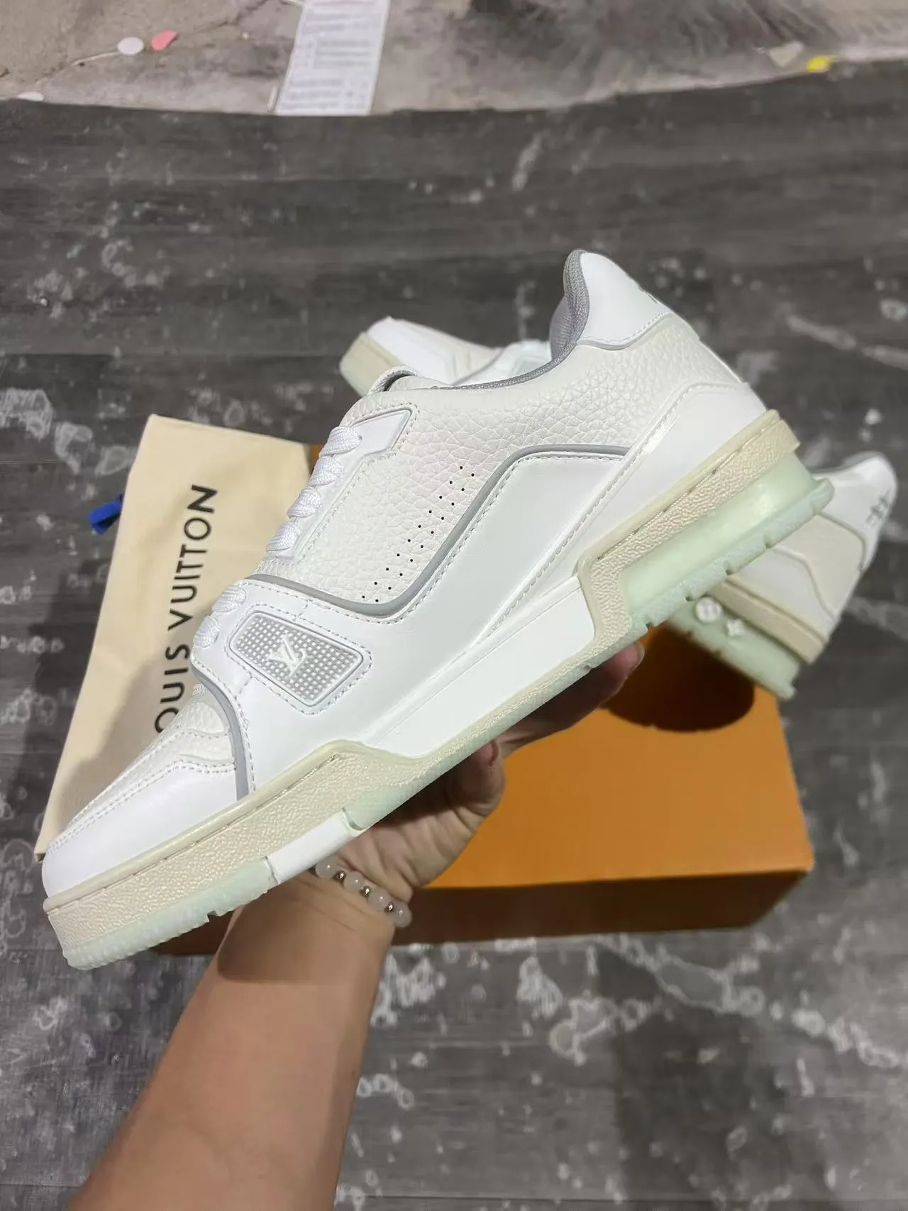 Louis Vuitton LV Trainer White Green Layered Leather And Synthetic Upper Cursive Signature Detail Lifestyle Sneakers 5